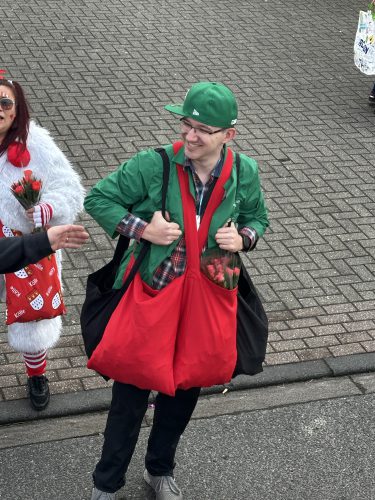 Ein Mensch der sehr viele Kamelle gefangen hat